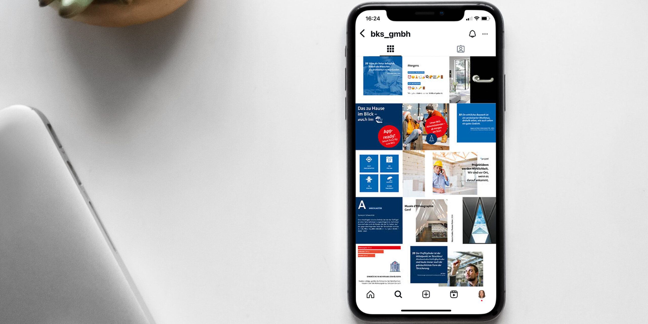 Social-Media-Feed von 2bu design auf dem Smartphone